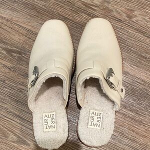 Like NEW!!! Naturalizer Off-White Mules with Metallic Buckle
